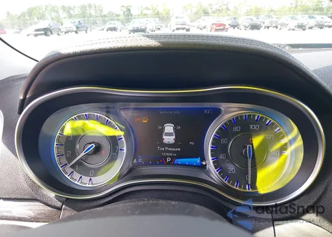 2018 Chrysler 300 Touring из США, поврежденный, VIN 2C3CCAAG7JH340463